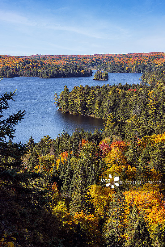 卡什湖的秋色图片素材