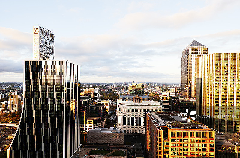 伦敦金丝雀码头天际线日落图片素材