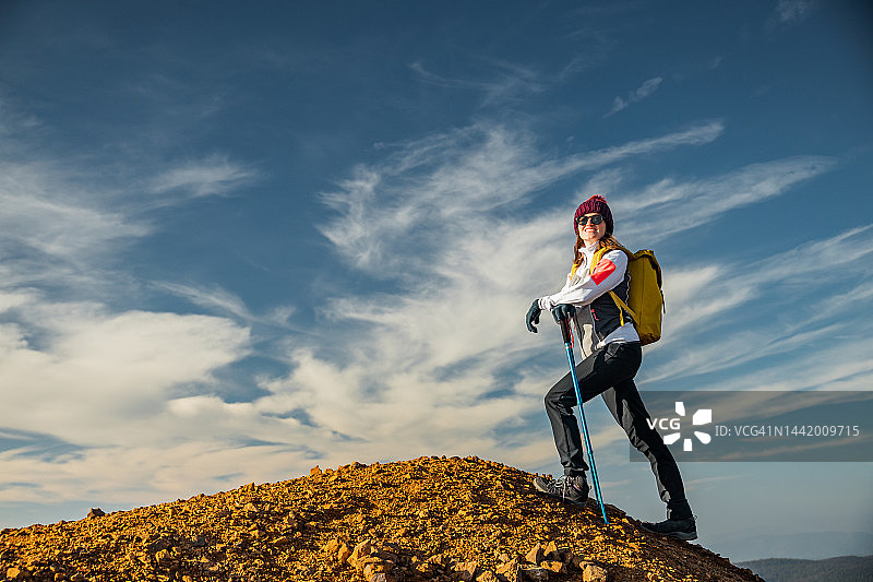 通往顶峰的路很长图片素材