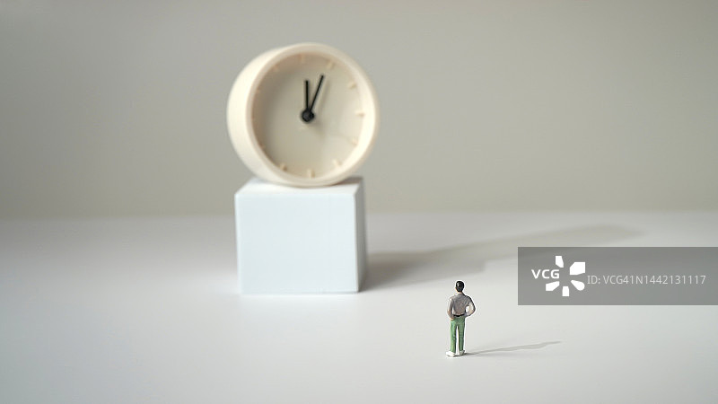 商业和时间管理：加班工作概念照片图片素材