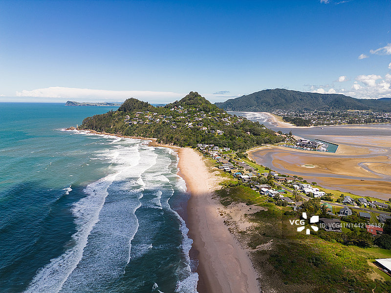 新西兰科罗曼德尔泰鲁阿海滩与帕库山图片素材