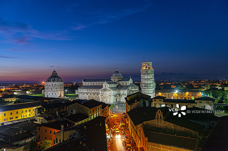 奇迹广场和比萨斜塔景色图片素材