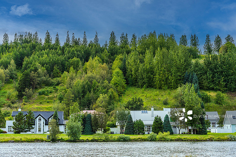 阿克雷里城市风光，位于冰岛北部区图片素材