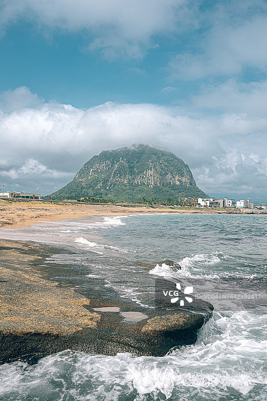 四季海岸与山房山图片素材