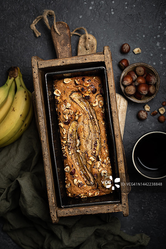 自制香蕉坚果面包配咖啡图片素材