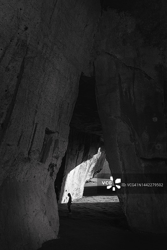 锡拉库萨考古公园的光影艺术图片素材