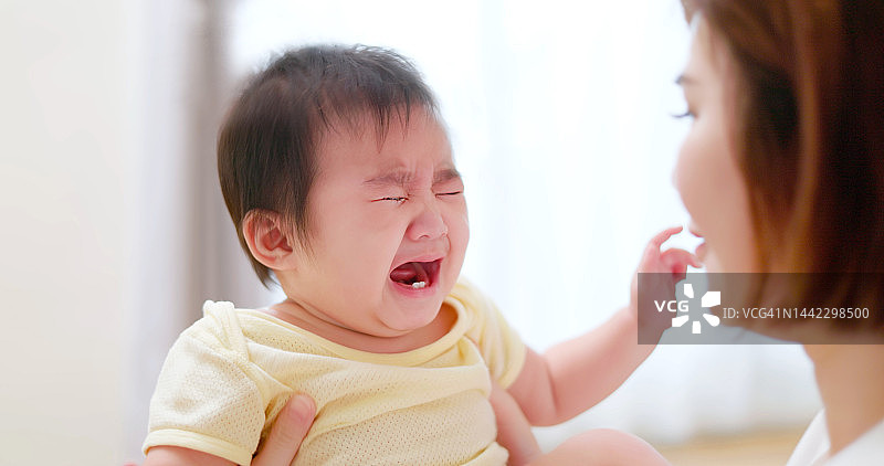 母亲和婴儿图片素材