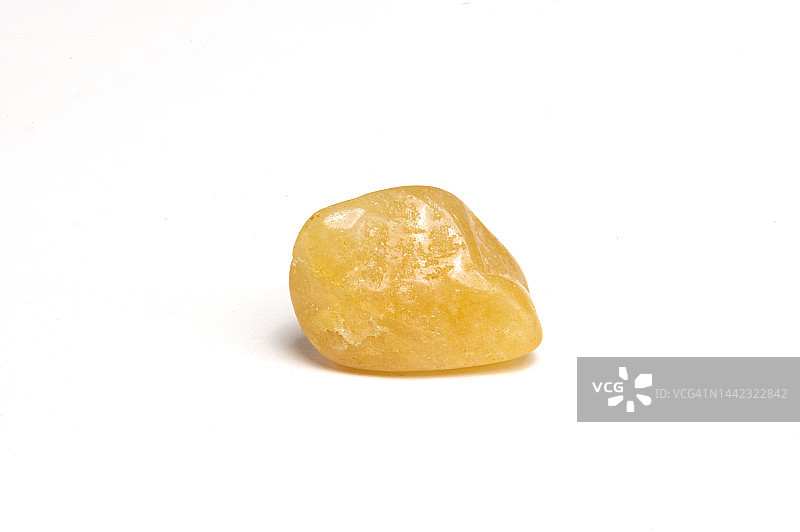 白色背景上的黄色玛瑙石图片素材