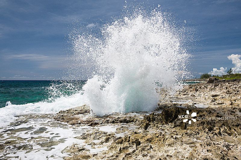 加勒比海边的 Blow Hole，位于开曼群岛大开曼岛图片素材