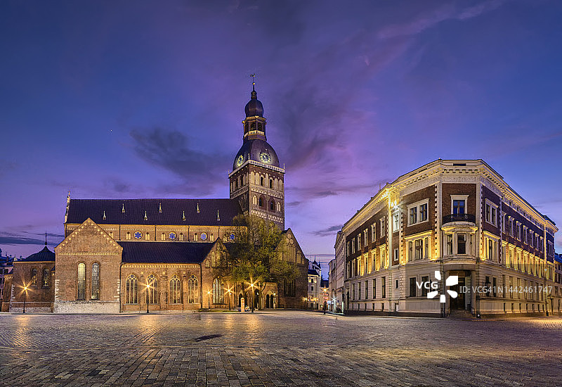 拉脱维亚里加市中心的大教堂广场图片素材