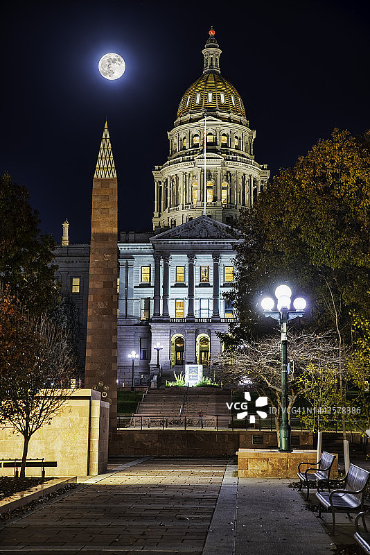 夜色下的科罗拉多州议会大厦图片素材