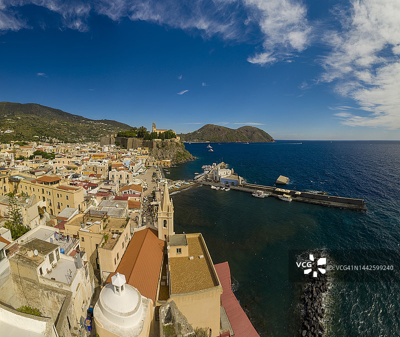 埃奥利群岛中最大的岛屿利帕里岛图片素材