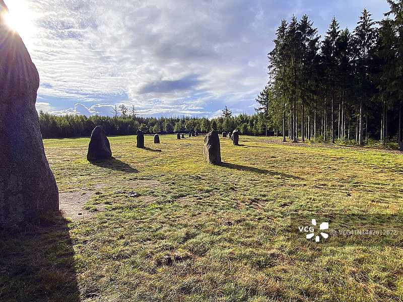 丹麦孔斯布罗的霍伊·斯滕石船图片素材