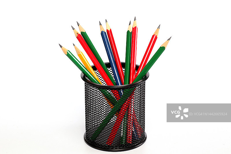 白色背景上的彩色铅笔盒图片素材