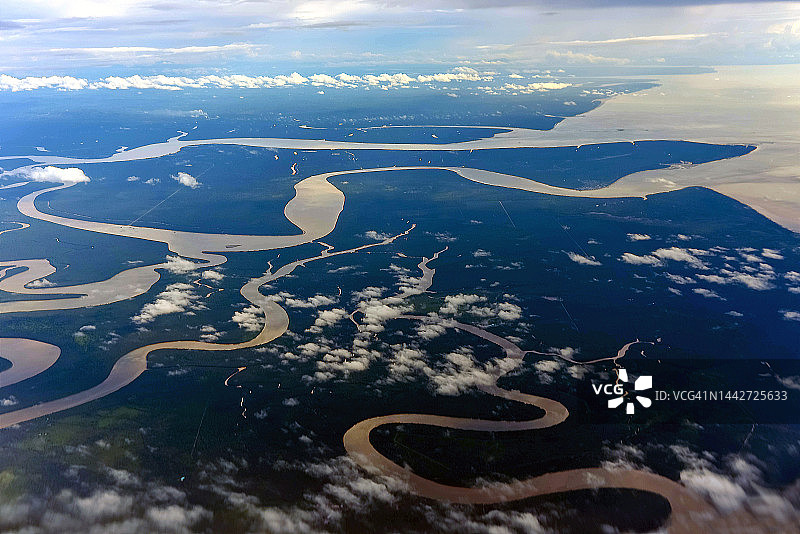 马来西亚沙捞越的空中河流与溪流图片素材