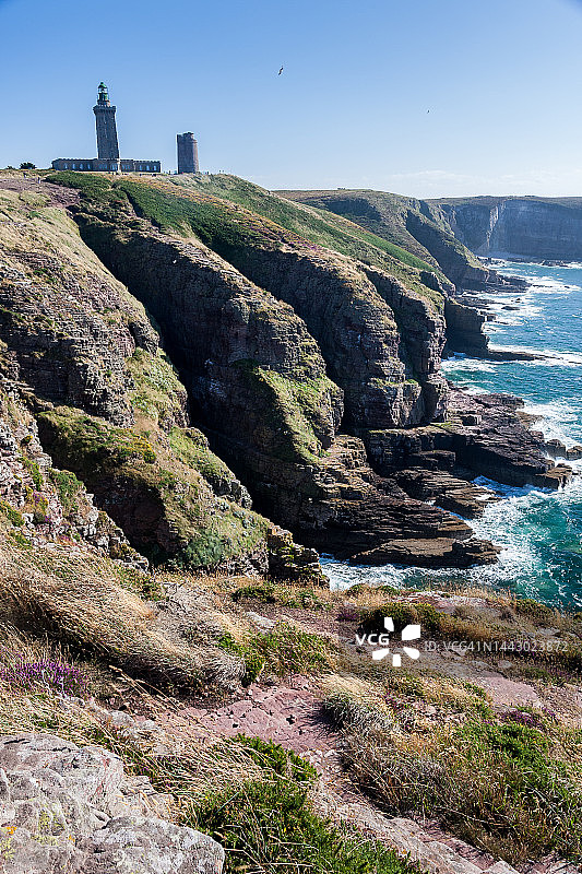 弗雷埃尔海岬圣马修灯塔附近的悬崖图片素材