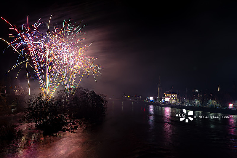 泰河上的烟花（2022年）图片素材