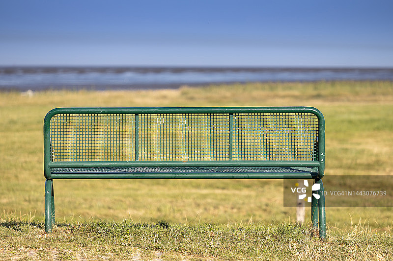 北海自然风光中的长椅图片素材