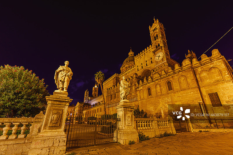 意大利巴勒莫大教堂夜景图片素材