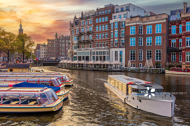 欧洲酒店，阿姆斯特丹标志性地标，阿姆斯特尔河日落景观，荷兰图片素材