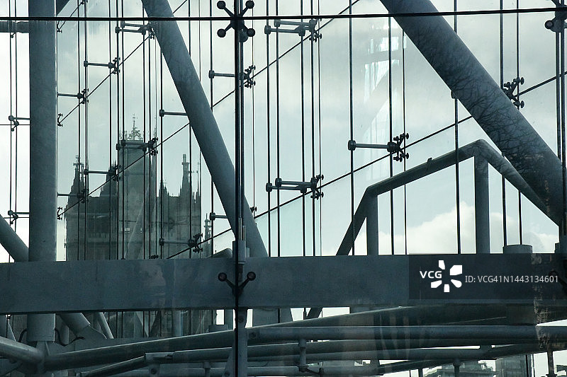 抽象线性塔桥冬季城市景观图片素材