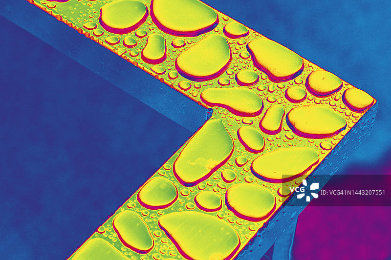 新西兰奥克兰的雨水浸透的栏杆图片素材
