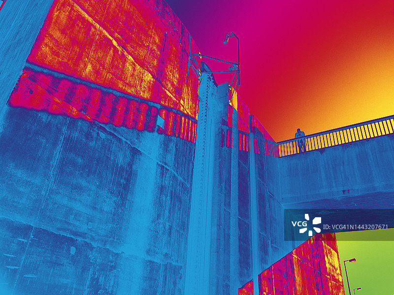 葡萄牙杜罗河上的水闸管理员图片素材