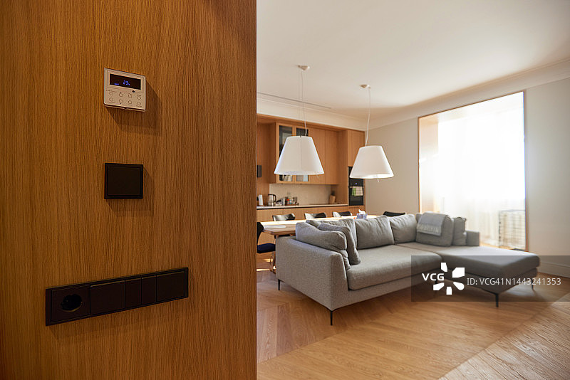 气候控制面板与房屋开关图片素材