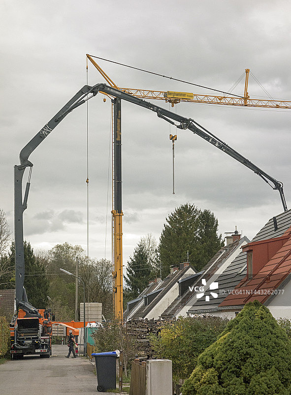 带水泥泵的移动式起重机图片素材