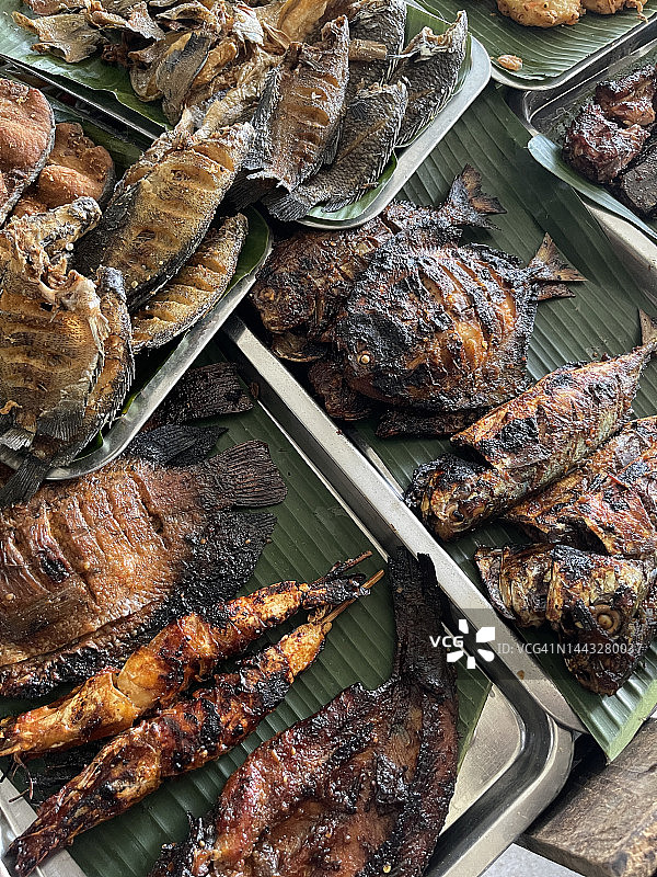 来自印度尼西亚婆罗洲的河鱼美食图片素材