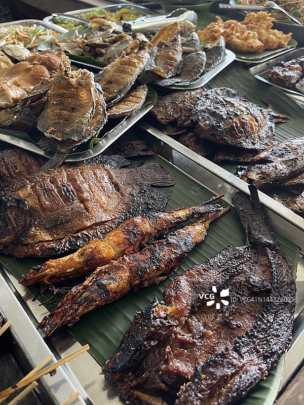 来自印度尼西亚婆罗洲的河鱼美食图片素材