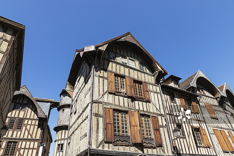 法国大东区特鲁瓦：历史悠久的半木结构联排别墅图片素材