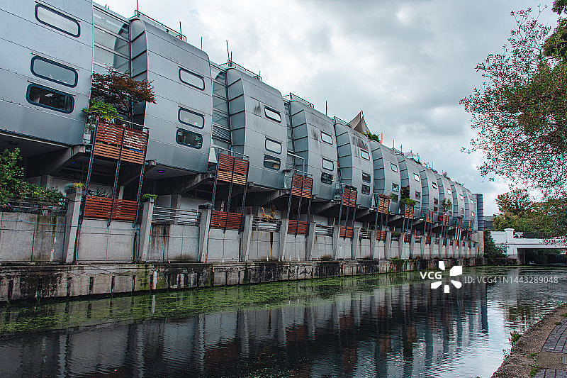 伦敦卡姆登运河图片素材