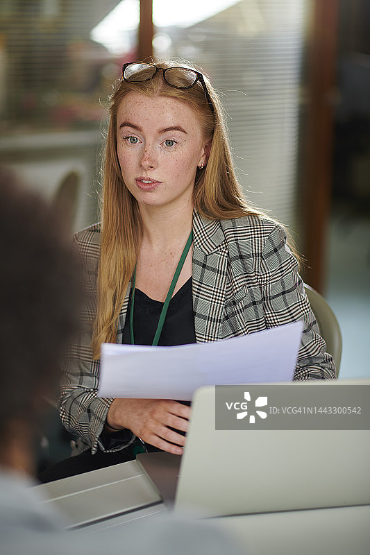 商务会议中的毕业生图片素材