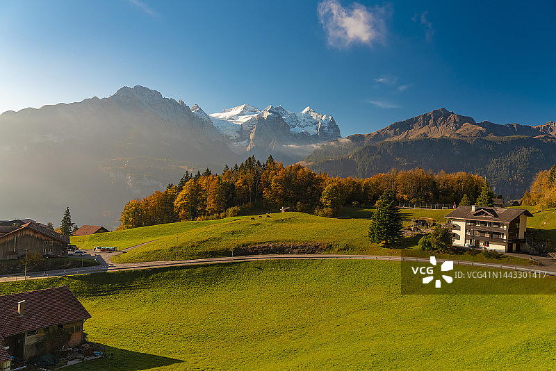 秋季瑞士伯恩州哈斯利贝格欧洲阿尔卑斯山风光图片素材