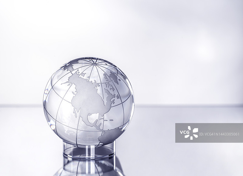 玻璃地球仪影棚照图片素材
