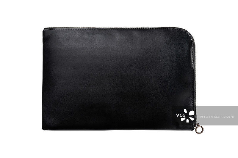 白色背景上隔离的黑色皮革袖袋、笔记本电脑包图片素材