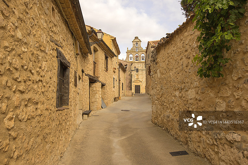 塞戈维亚的马德鲁埃洛中世纪村庄，西班牙图片素材