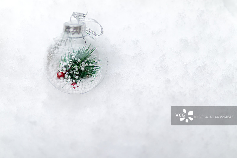 雪地圣诞玩具背景，俯视，留白图片素材
