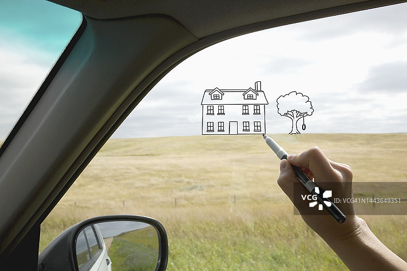 画在车窗上的梦想小屋图片素材