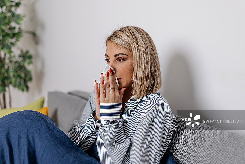 感觉不舒服图片素材