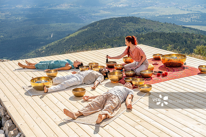 颂钵冥想，声音疗愈图片素材