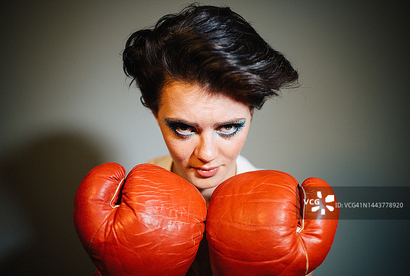 红色拳击手套图片素材