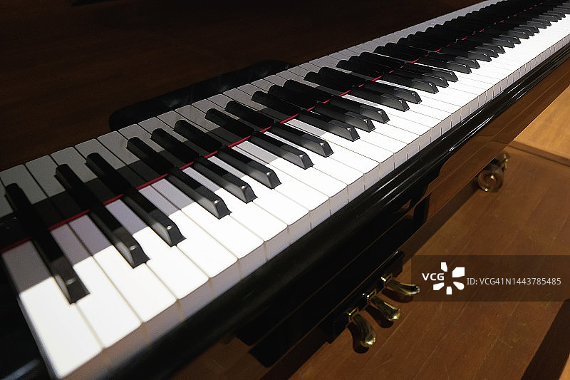钢琴琴键艺术表演图片素材
