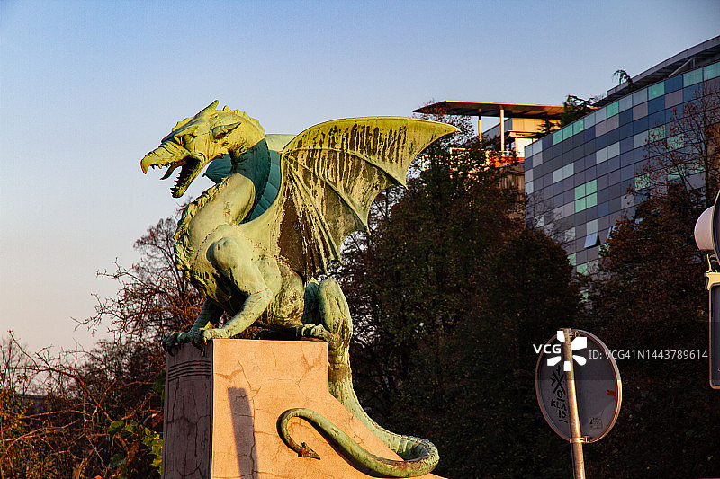 斯洛文尼亚卢布尔雅那龙桥图片素材