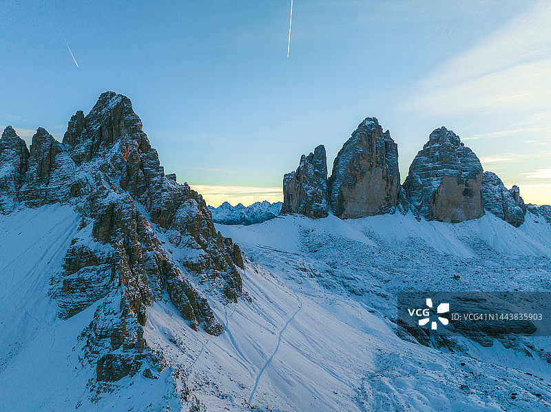 冬季拉瓦雷多三峰鸟瞰图图片素材