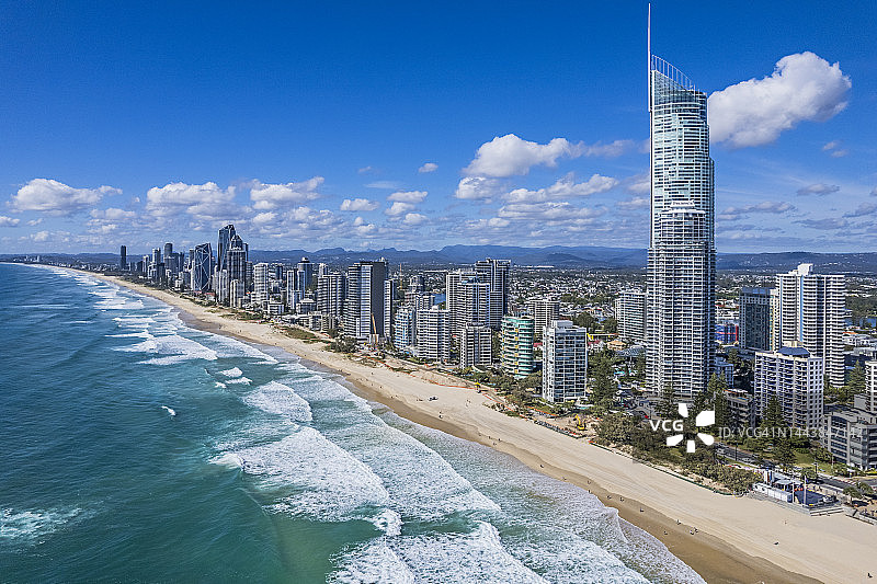 从太平洋向南眺望冲浪者天堂海滨和布罗德海滩的天际线鸟瞰图片素材