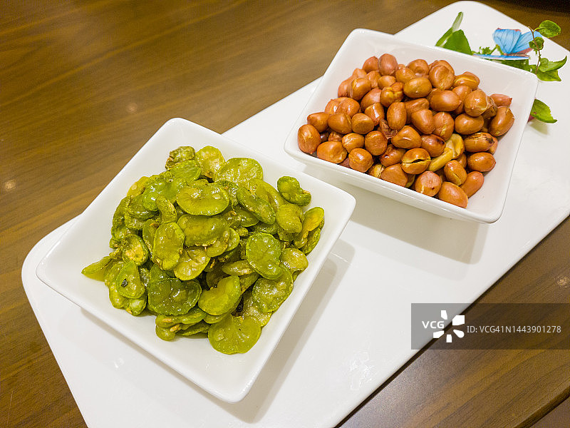 油炸花生和蚕豆图片素材