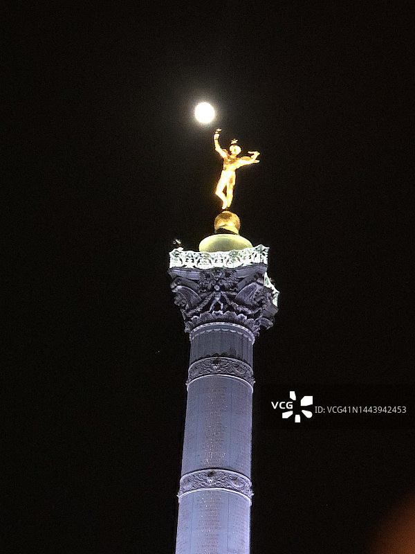 七月圆柱（杜乐丽柱）图片素材