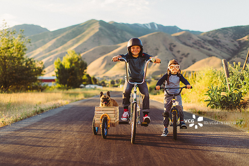 挎斗摩托车赛车手图片素材